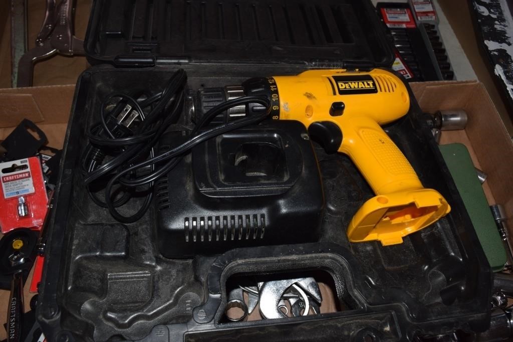 DEWALT DRILL