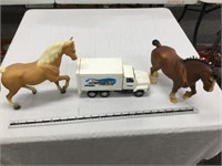 Ertl truck and 2 horses one marked breyer