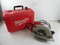 Milwaukee Corded Circular Saw with Case - Works