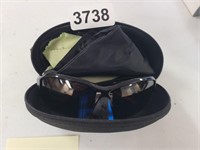 SUNGLASSES WITH CASE