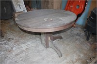 Round Pedestal TAble