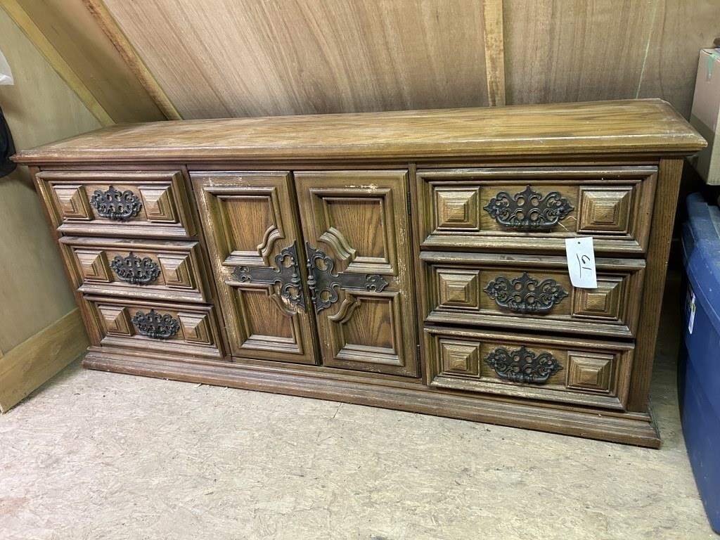 9 DRAWER DRESSER