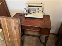 Sewing Machine in Antique Cabinet w/Oiler
