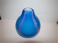 Beautiful Vintage Art Glass 6" Vase