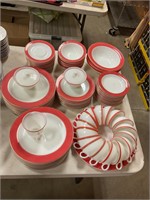 8 piece place setting Pyrex dishes lots of extra