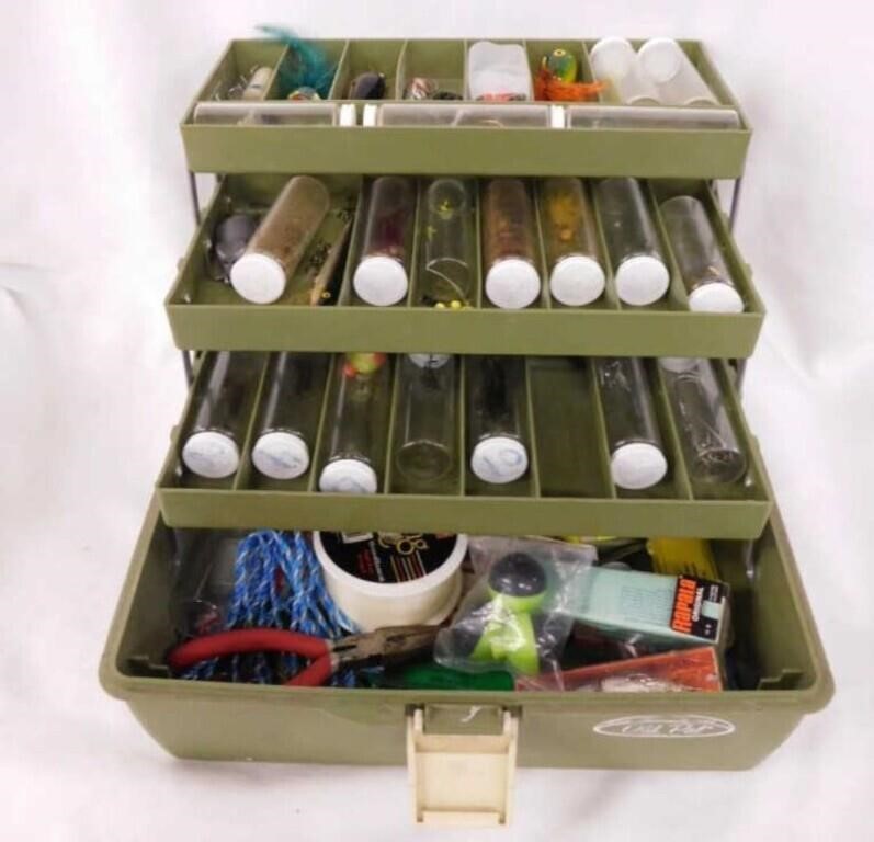 Old Pal plastic tackle box & contents, 11" x 7" x