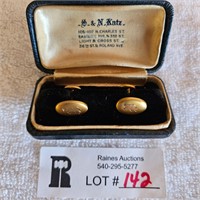 10 Kt gold marked cuff links
