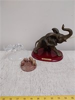 Group elephant figurines broken tusk
