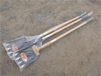 Wood Handle Square Shovels w/ Teeth