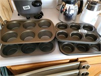 4 Muffin Pans