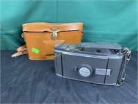 Polaroid model 150 land camera
