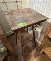 Oak antique parlor table 15”X15”X28”