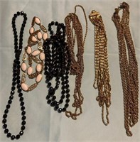 D - MIXED LOT OF COSTUME JEWELRY (J67)