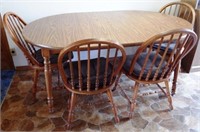 Kitchen Table, (4) Chairs & (2) Leaves