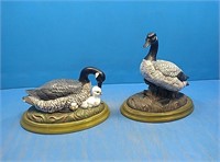 2 goose statues