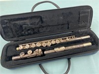 W.T. ARMSTRONG SILVER COLOR FLUTE W/ CASE