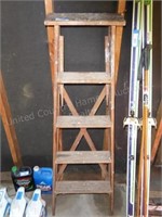 5' wood step ladder