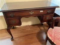 Queen Anne style Dressing Table w/stool