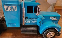 Daviess County Whiskey Semi With Trailer Decanter