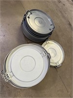Lot of 32 gallon and. 44 gallon trash can lids