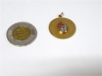 18k gold pendant set with agate, 6.4 gms, 1" diam.