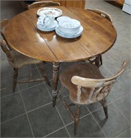 Round Wood Kitchen Table & 4 Chairs W/ Leaf