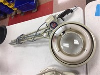 (1) MAGNIFY LAMP