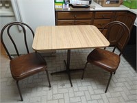 Drop leaf dinig Table and 2 chairs