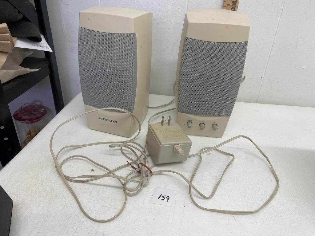 Pair of Gateway 2000 Speakers