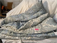 Tahari queen comforter, with two pillow shams,
