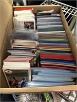 LARGE LOT OF SPORTS CARDS & HOLDERS SHEETS