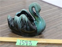 Blue Mountain Pottery Swan 6"x5"x5"