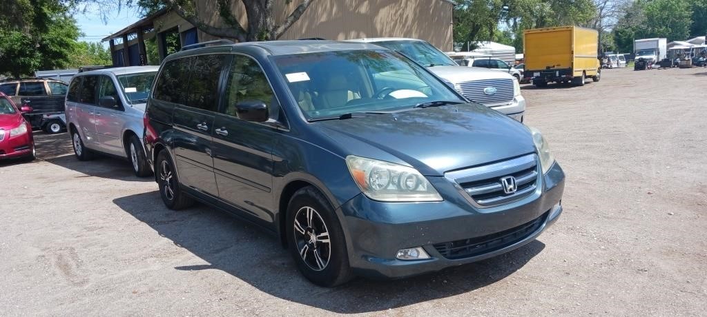 2005 Honda Odyssey Touring runs/moves