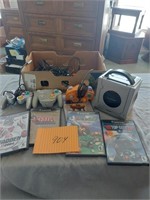Game Cube, controllers and games