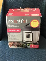 Instant Pot Multicooker New in Worn Box