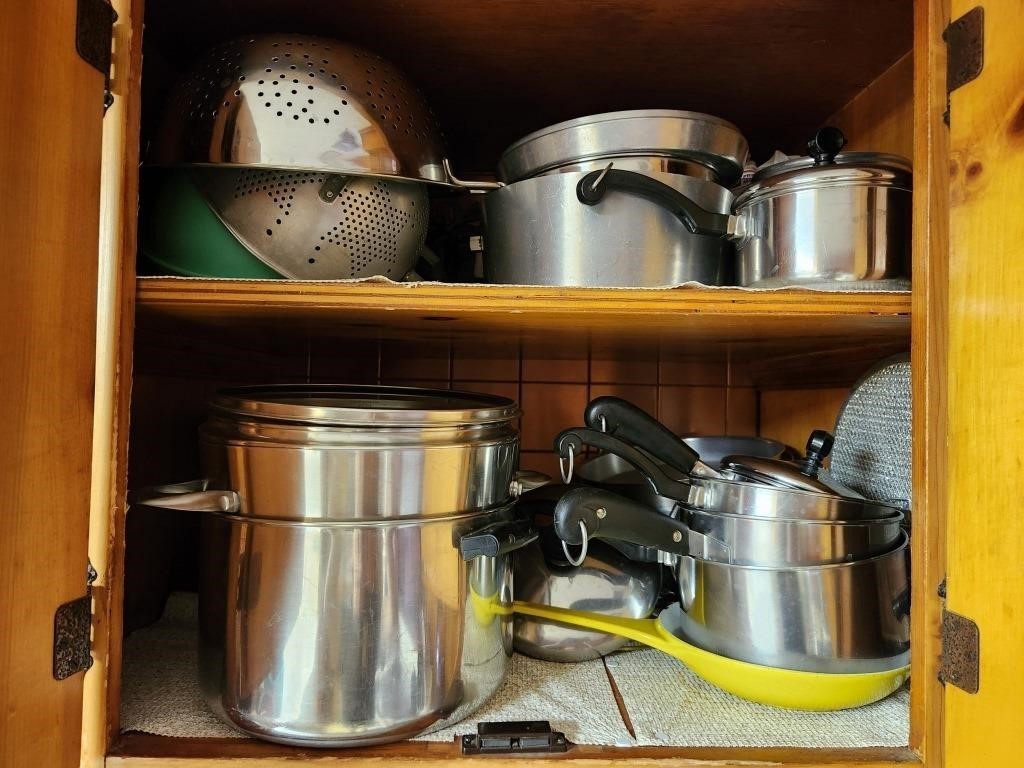 Contents of Cabinet - Pots / Pans