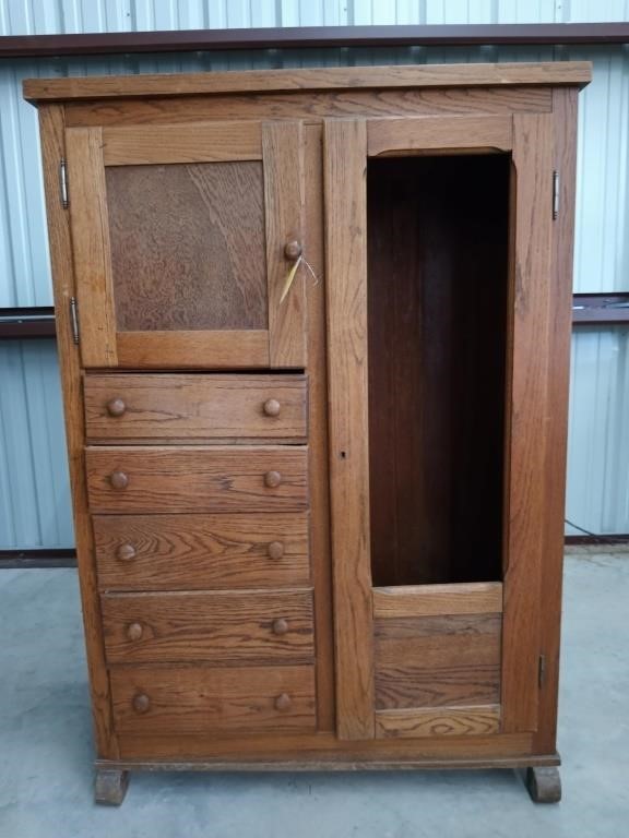 Oak gentleman's wardrobe, needs mirror