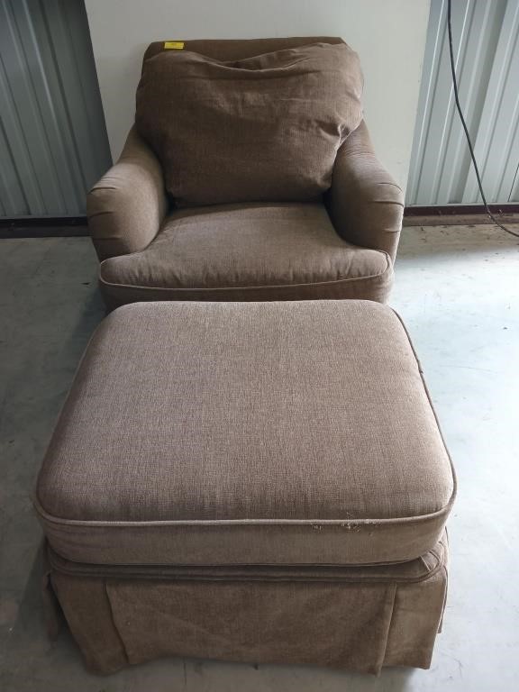 Lovely fabric chair w/ ottoman 18x28x24