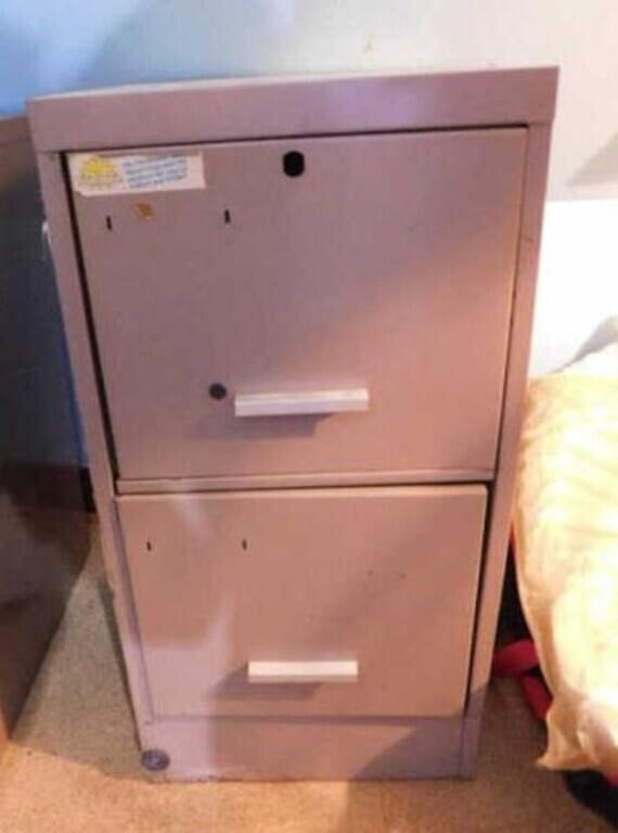 Metal 2 drawer filing cabinet, 15.5" x 18" x 30"
