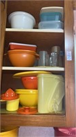 Tupperware pieces, measuring cups and others