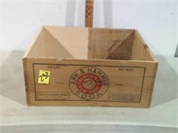 ARM & HAMMER WOOD BOX 19" x 15" x 9"