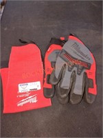 Milwaukee work gloves and arm sleeve