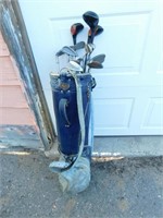 Bag w/ right hand clubs