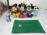 4 peluches et serviette Mickey Mouse