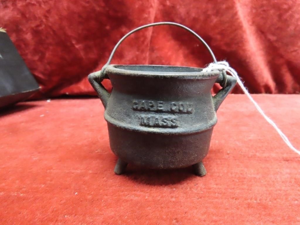 Vintage Cape Cod Massachusetts cast iron pot.