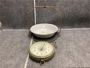 Old Scale with Bowl
