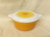 Pyrex DAISY Casserole Dish with Lid #472 1 1/2 pt