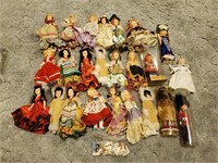 Vintage Plastic Dolls in Tote