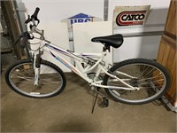 Pacific Shire18-speed bicycle, like new,