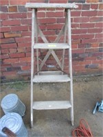 4' wood step ladder